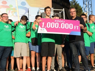 Centrumban a család - fotó: Sándor Judit