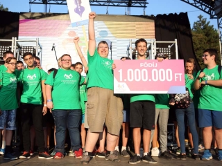 Centrumban a család - fotó: Sándor Judit