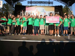 Centrumban a család - fotó: Sándor Judit