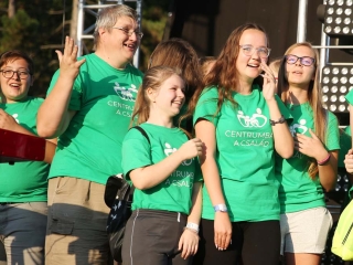 Centrumban a család - fotó: Sándor Judit