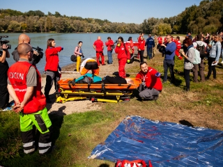 Vöröskeresztes gyakorlat a Szalki-szigeten - fotó: Ónodi Zoltán
