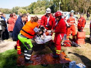 Vöröskeresztes gyakorlat a Szalki-szigeten - fotó: Ónodi Zoltán