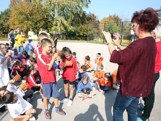 Csutaváltó a Szabó Magda református iskolában - fotó: Sándor Judit