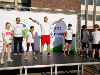 Óriási tesióra a főtéren - fotó: Ónodi Zoltán