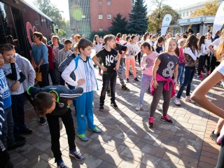 Óriási tesióra a főtéren - fotó: Ónodi Zoltán