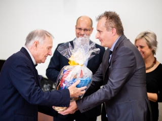 Dr. Bakos Károly köszöntése - fotó: Ónodi Zoltán