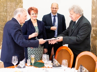 Dr. Bakos Károly köszöntése - fotó: Ónodi Zoltán