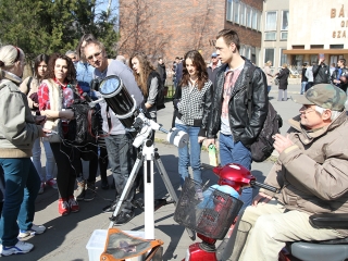 Napbanézők! - fotó: Sándor Judit