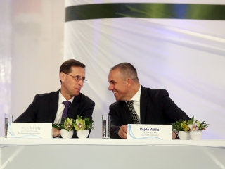 Gyárátadás Dunaföldváron - fotó: Sándor Judit