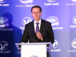 Gyárátadás Dunaföldváron - fotó: Sándor Judit