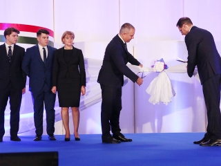 Gyárátadás Dunaföldváron - fotó: Sándor Judit