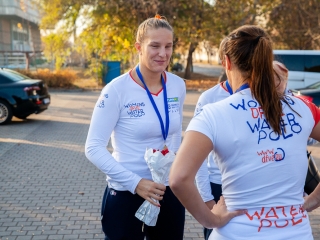 Hazaérkeztek a vízilabdás Szuperlányok - fotó: Ónodi Zoltán