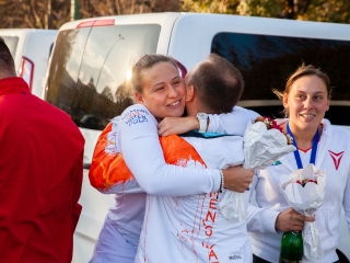 Hazaérkeztek a vízilabdás Szuperlányok - fotó: Ónodi Zoltán