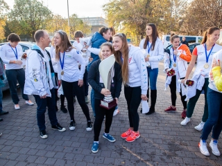 Hazaérkeztek a vízilabdás Szuperlányok - fotó: Ónodi Zoltán