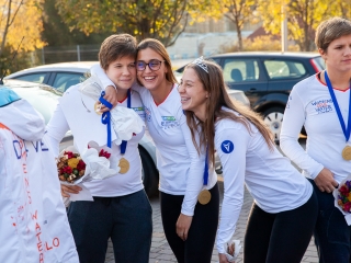 Hazaérkeztek a vízilabdás Szuperlányok - fotó: Ónodi Zoltán