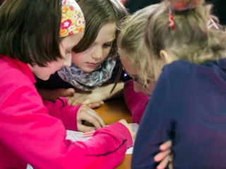 Illemtan vetélkedő az MMK-ban - fotó: Ónodi Zoltán