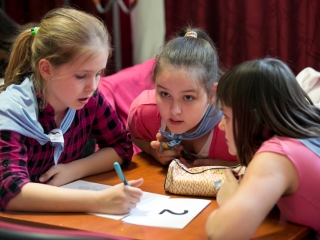 Illemtan vetélkedő az MMK-ban - fotó: Ónodi Zoltán