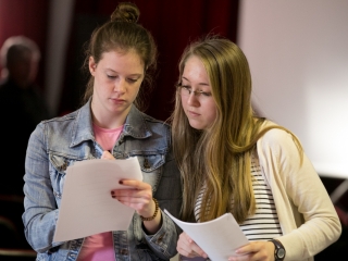 Illemtan vetélkedő az MMK-ban - fotó: Ónodi Zoltán