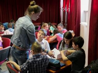 Illemtan vetélkedő az MMK-ban - fotó: Ónodi Zoltán