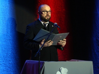 A Dunaferr iskola szalagavatója a sportcsarnokban  - fotó: Sándor Judit