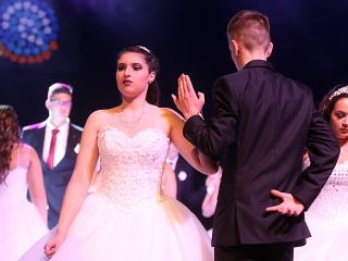 A Dunaferr iskola szalagavatója a sportcsarnokban  - fotó: Sándor Judit