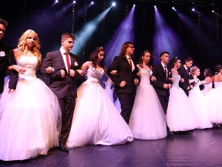 A Dunaferr iskola szalagavatója a sportcsarnokban  - fotó: Sándor Judit