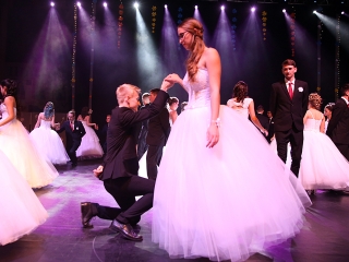 A Dunaferr iskola szalagavatója a sportcsarnokban  - fotó: Sándor Judit