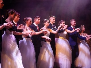 A Dunaferr iskola szalagavatója a sportcsarnokban  - fotó: Sándor Judit