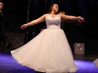 A Dunaferr iskola szalagavatója a sportcsarnokban  - fotó: Sándor Judit