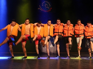 A Dunaferr iskola szalagavatója a sportcsarnokban  - fotó: Sándor Judit