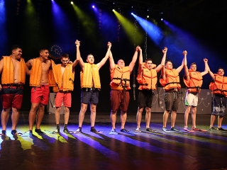 A Dunaferr iskola szalagavatója a sportcsarnokban  - fotó: Sándor Judit