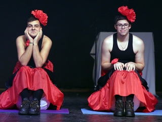 A Dunaferr iskola szalagavatója a sportcsarnokban  - fotó: Sándor Judit