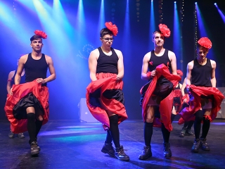 A Dunaferr iskola szalagavatója a sportcsarnokban  - fotó: Sándor Judit