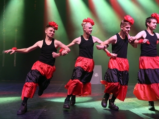 A Dunaferr iskola szalagavatója a sportcsarnokban  - fotó: Sándor Judit