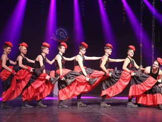 A Dunaferr iskola szalagavatója a sportcsarnokban  - fotó: Sándor Judit