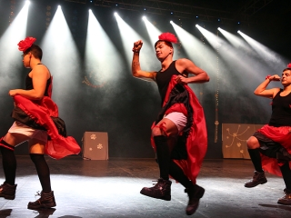 A Dunaferr iskola szalagavatója a sportcsarnokban  - fotó: Sándor Judit