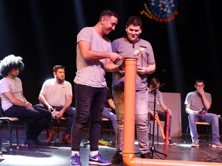 A Dunaferr iskola szalagavatója a sportcsarnokban  - fotó: Sándor Judit