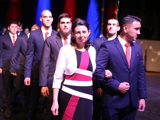 A Dunaferr iskola szalagavatója a sportcsarnokban  - fotó: Sándor Judit