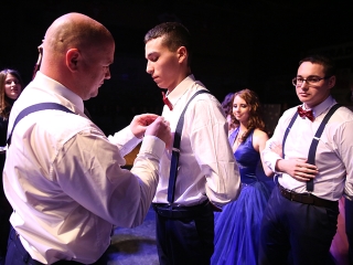 A Dunaferr iskola szalagavatója a sportcsarnokban  - fotó: Sándor Judit