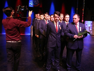 A Dunaferr iskola szalagavatója a sportcsarnokban  - fotó: Sándor Judit