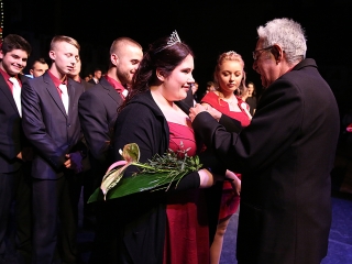 A Dunaferr iskola szalagavatója a sportcsarnokban  - fotó: Sándor Judit