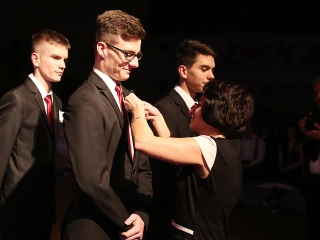 A Dunaferr iskola szalagavatója a sportcsarnokban  - fotó: Sándor Judit