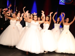 A Dunaferr iskola szalagavatója a sportcsarnokban  - fotó: Sándor Judit