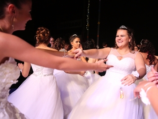 A Dunaferr iskola szalagavatója a sportcsarnokban  - fotó: Sándor Judit