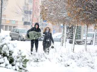 Hótakaró alatt a város - fotó: Sándor Judit
