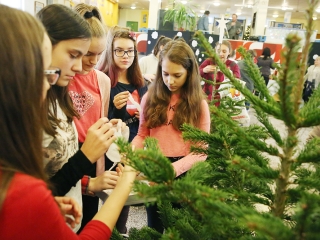 Karácsonyfa díszítő verseny (2018) - fotó: Sándor Judit