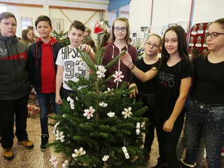 Karácsonyfa díszítő verseny (2018) - fotó: Sándor Judit