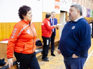 Mezátadó a sportcsarnokban - fotó: Ónodi Zoltán