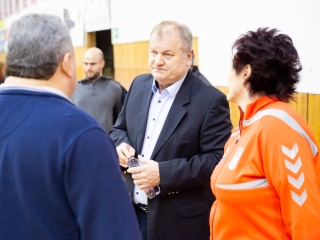 Mezátadó a sportcsarnokban - fotó: Ónodi Zoltán