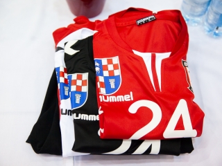 Mezátadó a sportcsarnokban - fotó: Ónodi Zoltán